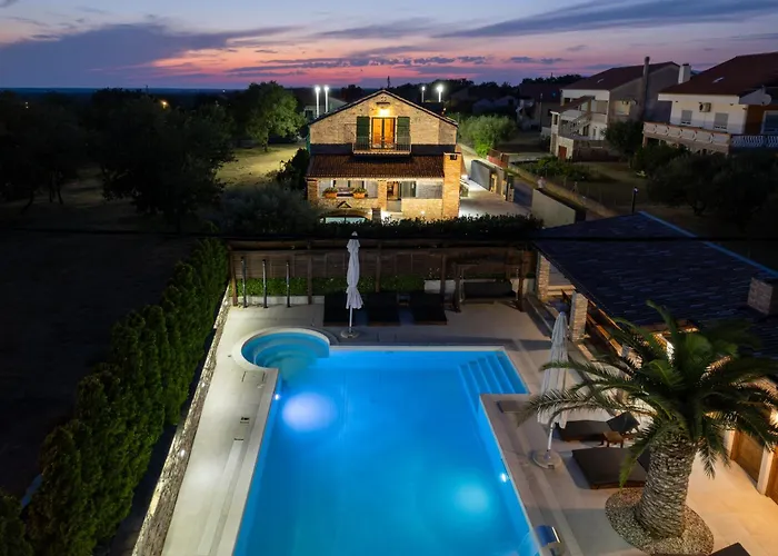 빌라 Luxury Culina Murvica-heated Pool,spa,tennis I Bbq *